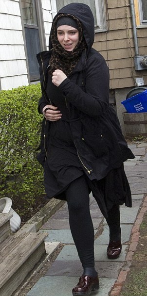 美爆炸案嫌犯妻子被“洗腦” 皈依伊斯蘭教21歲即生子