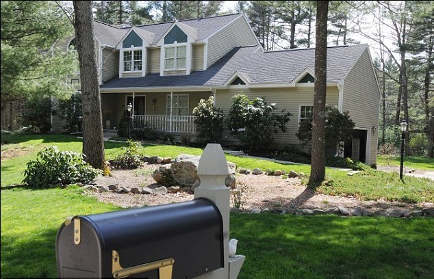 美爆炸案嫌犯妻子被“洗腦” 皈依伊斯蘭教21歲即生子