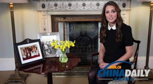 凱特買(mǎi)藍(lán)色嬰兒車(chē) 威廉讀軍事化育兒指南