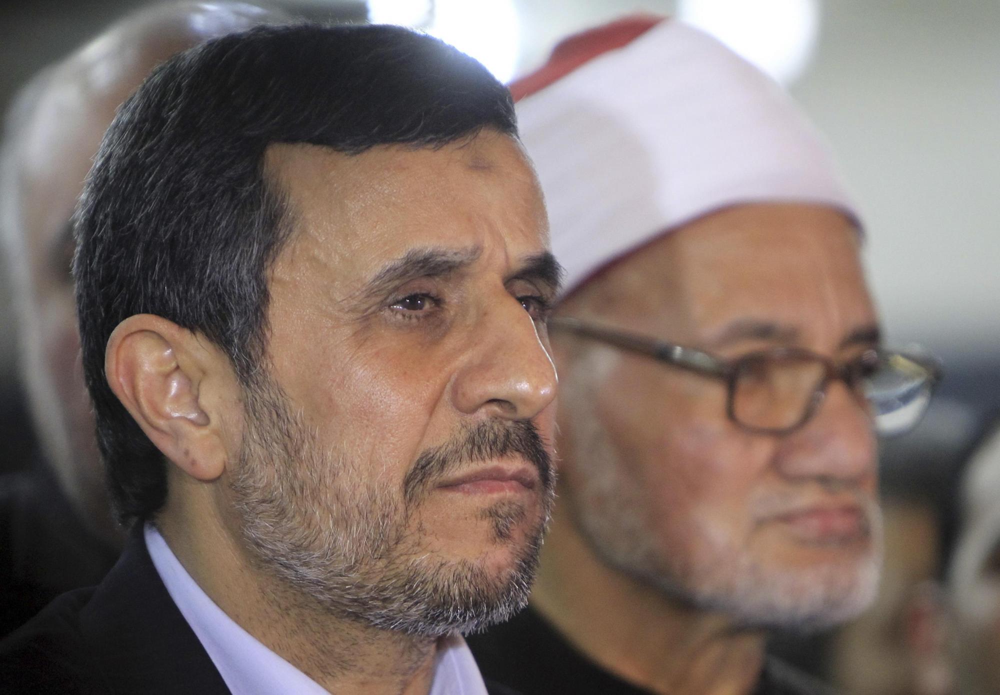 伊朗總統(tǒng)陪親家登記競(jìng)選 被指違反選舉法或受鞭刑