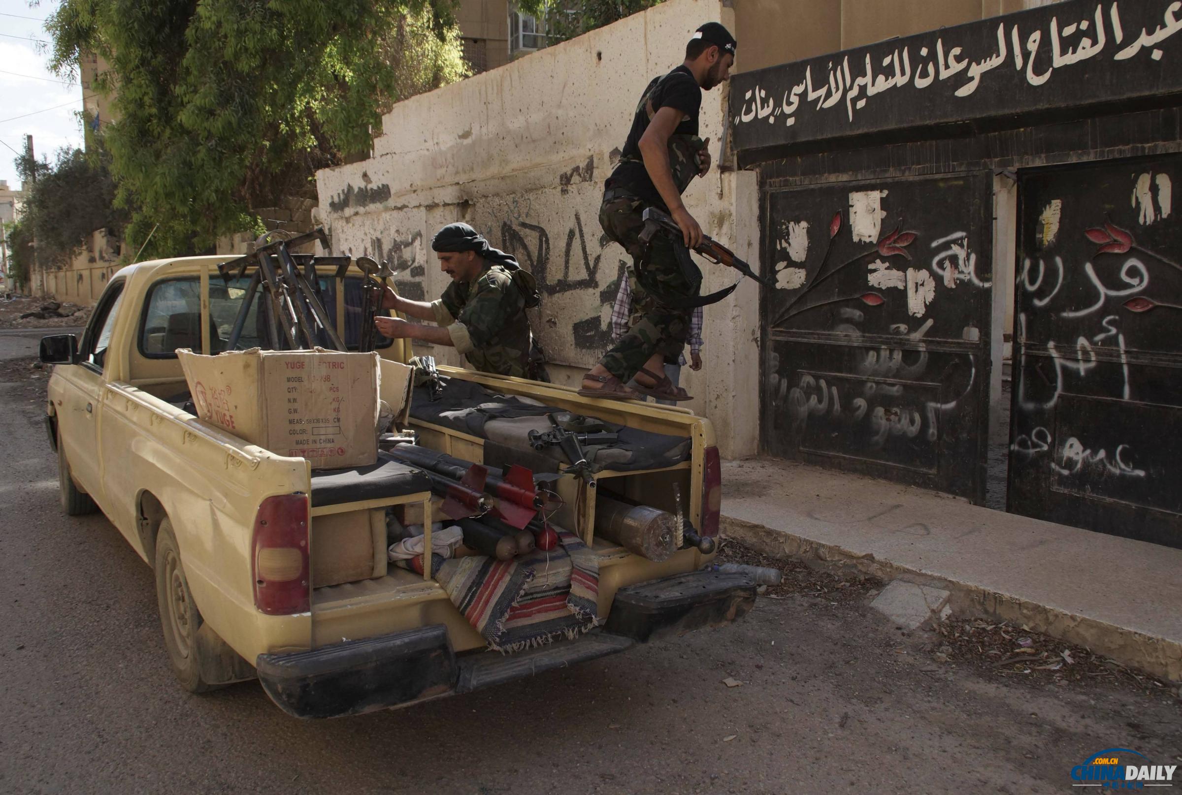 美國土耳其領(lǐng)導(dǎo)人敦促阿薩德下臺 3名敘男子遭武裝分子公開槍決