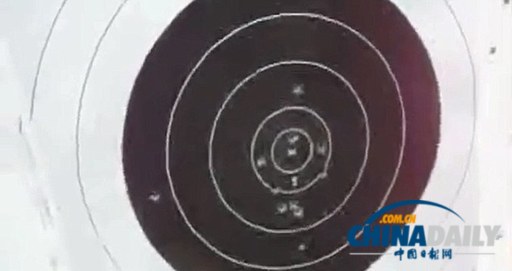 僅憑聲音可擊中80%目標(biāo) 美國盲人神槍手受追捧