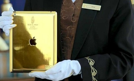 迪拜七星級酒店推黃金IPAD 每名房客都能用