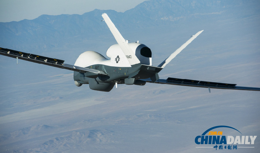 美國(guó)海軍型MQ-4C全球鷹無(wú)人偵察機(jī)成功首飛