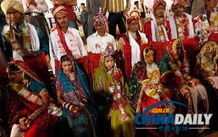 印度中央邦集體婚禮新規(guī)獨具匠心 新郎先蓋廁所再結(jié)婚