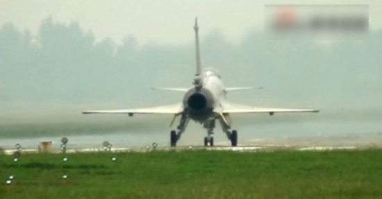 組圖:實(shí)拍多架殲-10出廠前震撼試飛