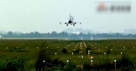 組圖:實(shí)拍多架殲-10出廠前震撼試飛