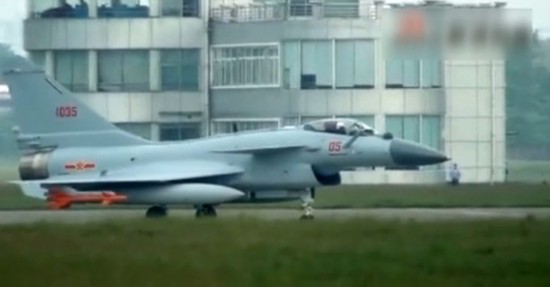 組圖:實(shí)拍多架殲-10出廠前震撼試飛