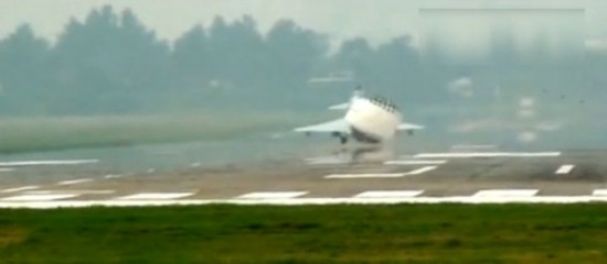 組圖:實(shí)拍多架殲-10出廠前震撼試飛