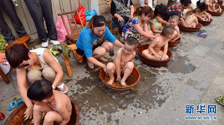 全國各地歡度端午節(jié)