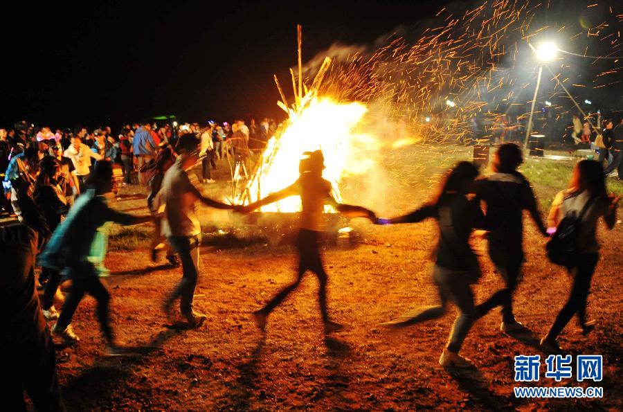 全國各地歡度端午節(jié)