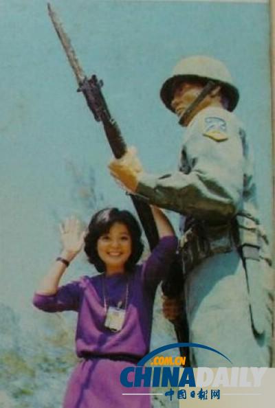 組圖：鄧麗君勞軍罕見(jiàn)照 獻(xiàn)吻阿兵哥