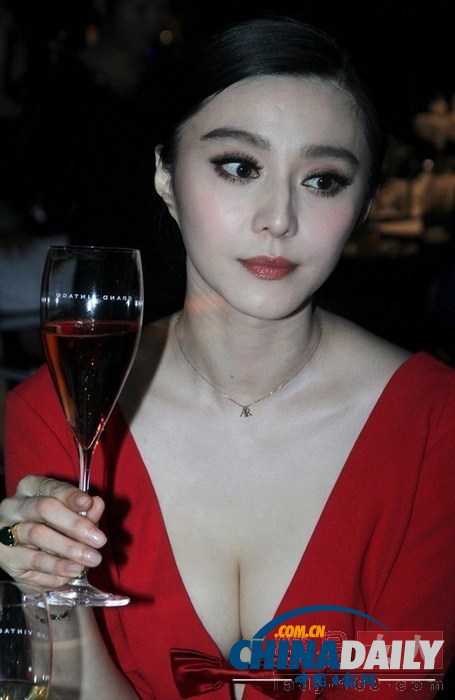 林志玲朱茵袁姍姍秀“Y型”美胸