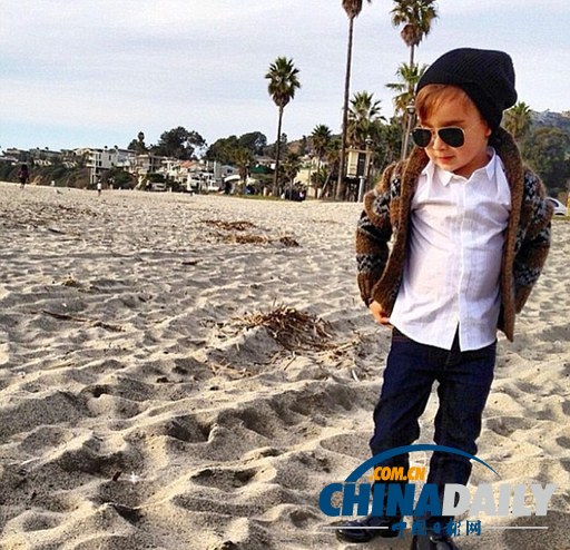 美國5歲男孩穿著時尚愛拍照愛分享 引領(lǐng)網(wǎng)絡(luò)炫酷風(fēng)