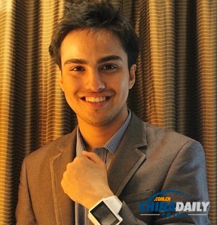 印度大學(xué)生推出世界首個全智能手表 可打電話發(fā)短信