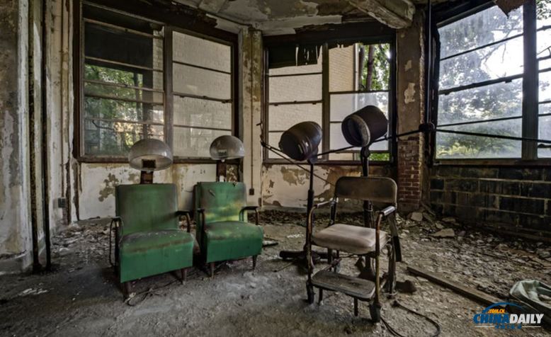 美國(guó)的衰退:原重工業(yè)基地人去樓破似鬼城(組圖)