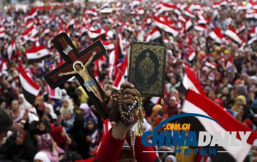 穆兄會(huì)呼吁抵制軍方罷黜拘禁穆?tīng)栁?今舉行大規(guī)?？棺h