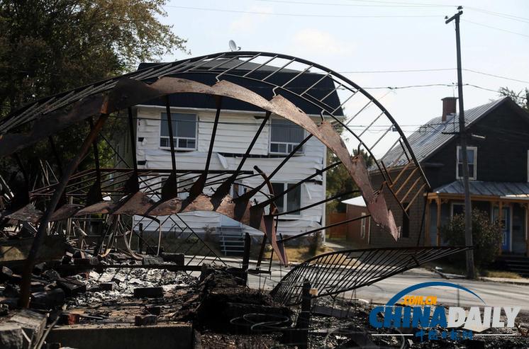 組圖：加拿大油罐列車出軌爆炸五死數(shù)十傷 總理赴現(xiàn)場(chǎng)