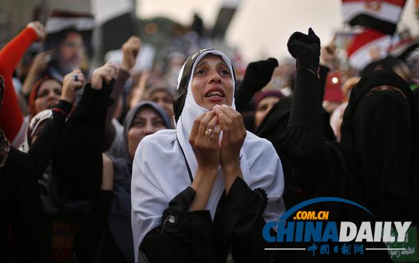 穆兄會(huì)指責(zé)軍方造假 抗議者攻擊軍營錄像系“掉包”