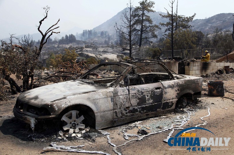 組圖：美國加州南部山火肆虐 煙塵滾滾酷似蘑菇云