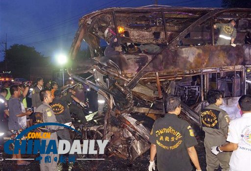 泰國(guó)卡車撞大巴致19人死亡 疑卡車司機(jī)打瞌睡造成