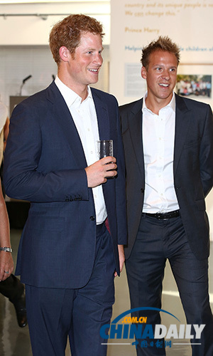 哈里王子稱他的責(zé)任是逗?jiǎn)讨涡⊥踝娱_(kāi)心