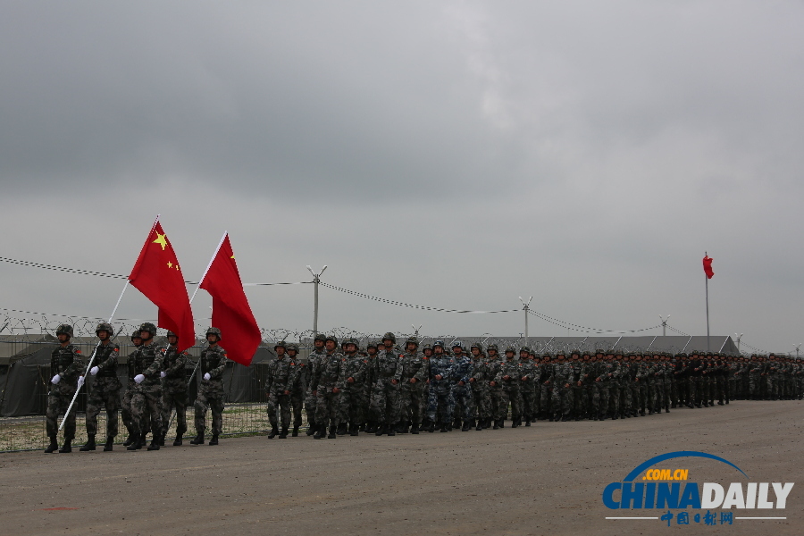 組圖：“和平使命－2013”中俄聯(lián)演野營村舉行開營儀式