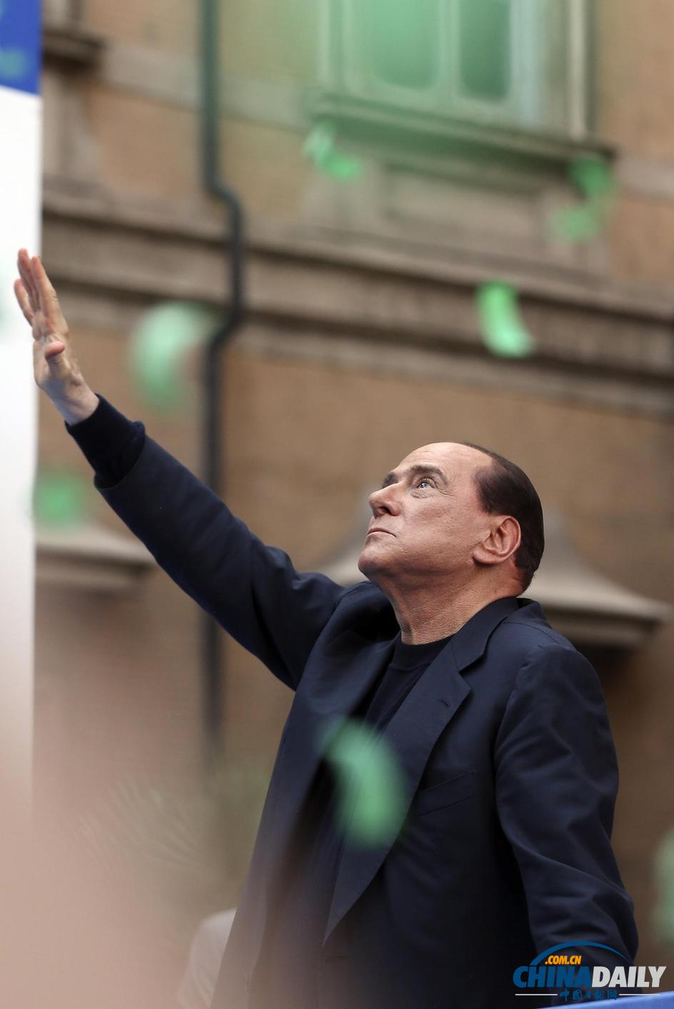 組圖：老貝獲刑后首度現(xiàn)身 參加支持者集會面露哭相