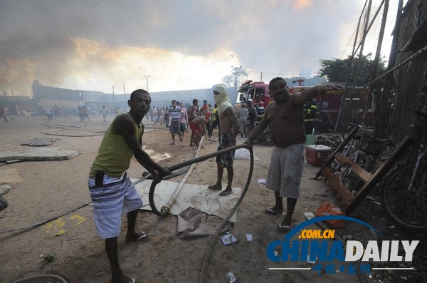 巴西累西腓社區(qū)發(fā)生火災(zāi) 超百戶人家無家可歸（圖）
