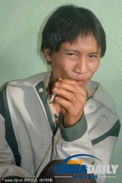 越南一對父子為躲越戰(zhàn)森林隱居40年后被發(fā)現(xiàn)(圖)