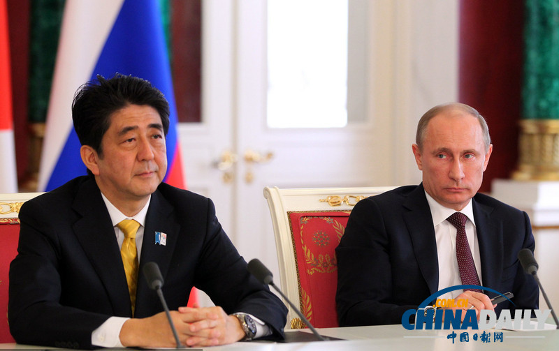 盤(pán)點(diǎn)政界名人小動(dòng)作 挖鼻屎蹺二郎腿樣樣有（組圖）