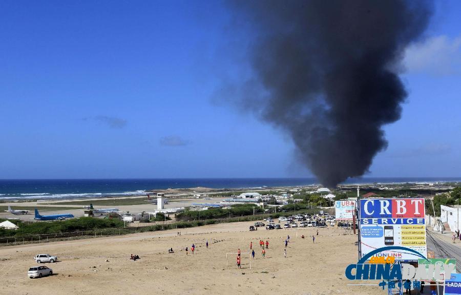 外軍機(jī)在索馬里首都機(jī)場(chǎng)起火燒毀 至少4人死亡（圖）