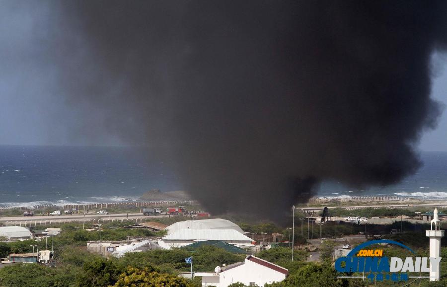 外軍機(jī)在索馬里首都機(jī)場起火燒毀 至少4人死亡（圖）