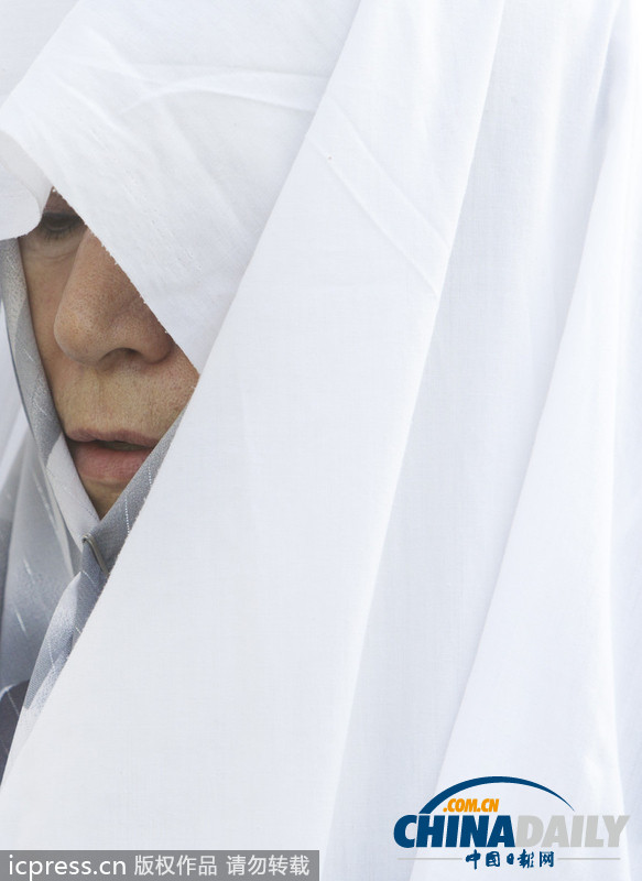 伊朗最高領(lǐng)袖哈梅內(nèi)伊主持開(kāi)齋節(jié)盛大聚禮（圖）