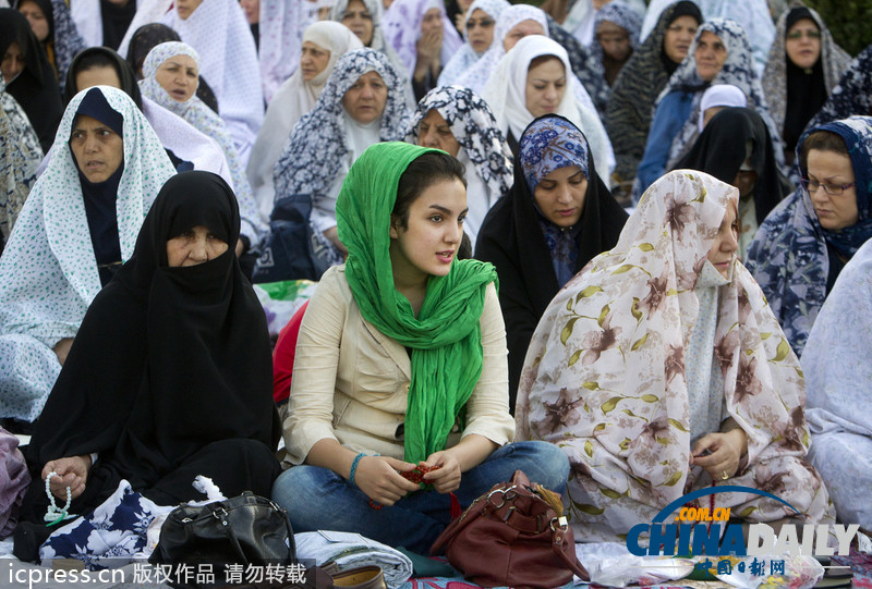 伊朗最高領(lǐng)袖哈梅內(nèi)伊主持開齋節(jié)盛大聚禮（圖）