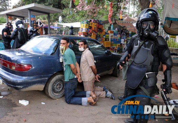 埃及對穆爾西支持者清場 穆兄會稱數(shù)百人亡(組圖)