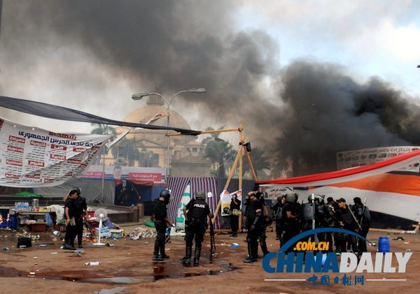 埃及對(duì)穆?tīng)栁髦С终咔鍒?chǎng) 穆兄會(huì)稱數(shù)百人亡（組圖）