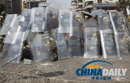 埃及部署兵力保護(hù)重要設(shè)施 稱將使用真槍實(shí)彈