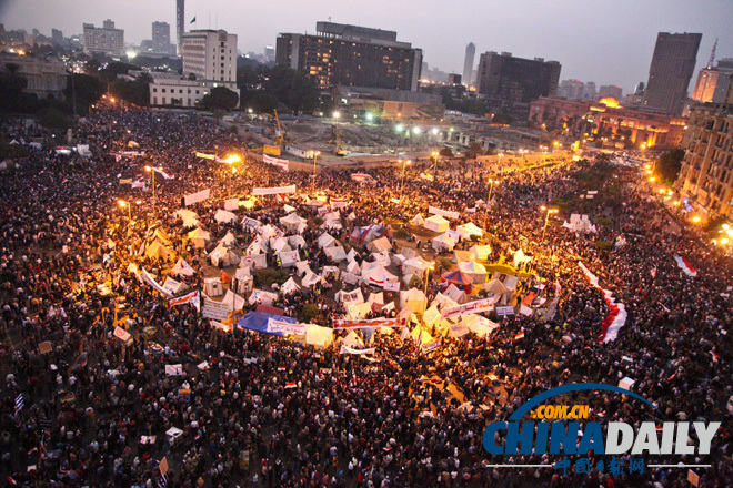 埃及軍方全面封鎖解放廣場(chǎng) 動(dòng)用裝甲車鐵絲網(wǎng)