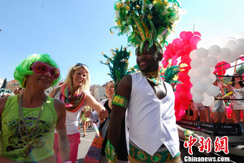 捷克首都舉行同性戀游行 有人批評普京“恐同癥”