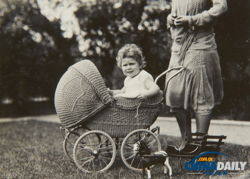 伊麗莎白女王童年照曝光 愛馬情結(jié)從小展現(xiàn)(圖)