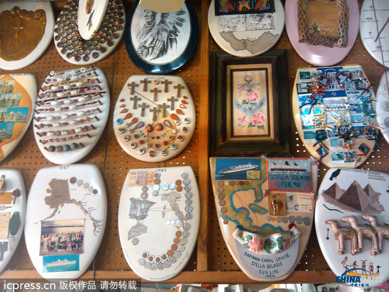 圖:老翁40年收集千余馬桶蓋 怪癖令人咋舌