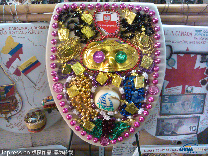 圖:老翁40年收集千余馬桶蓋 怪癖令人咋舌