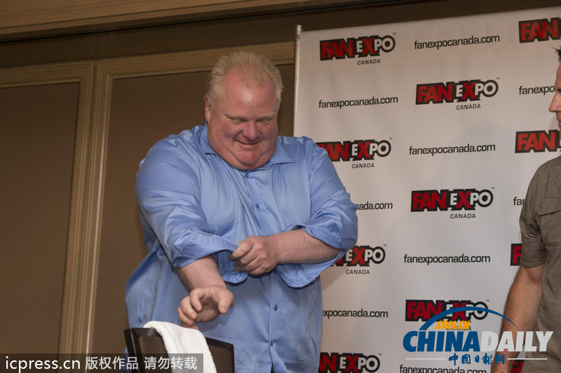 腕力大戰(zhàn) 加拿大胖市長(zhǎng)扳倒美國(guó)摔跤天王(組圖)