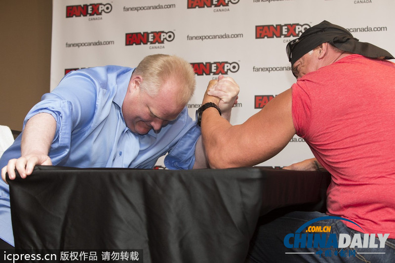 腕力大戰(zhàn) 加拿大胖市長扳倒美國摔跤天王(組圖)