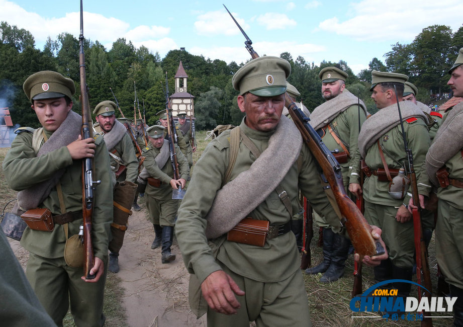 俄軍方舉辦“貢比涅之戰(zhàn)”節(jié)日 重現(xiàn)百年前戰(zhàn)爭(zhēng)場(chǎng)面（高清組圖）