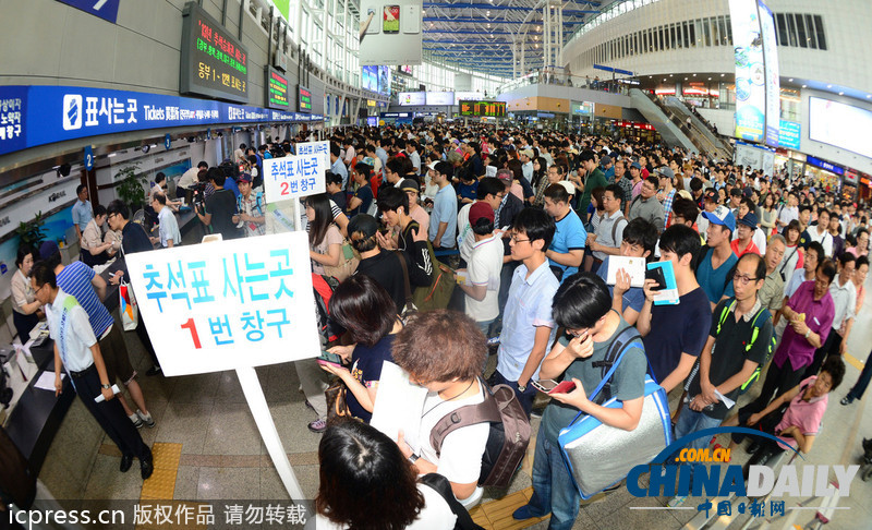 韓國中秋節(jié)火車票開售 車站人山人海場面火爆