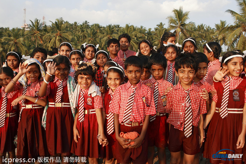 組圖：又是一年開學(xué)季 各國(guó)校服大比拼