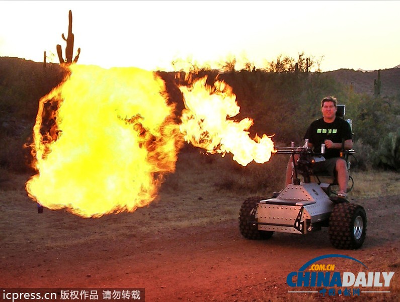 美國工程師打造噴火輪椅 殘疾人也能拉風出行