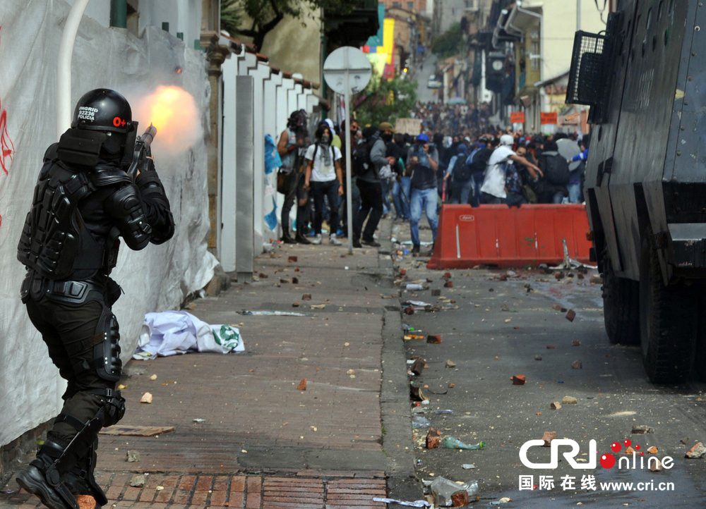 哥倫比亞農(nóng)民罷工演變?yōu)楸┝_突 街頭一片混亂